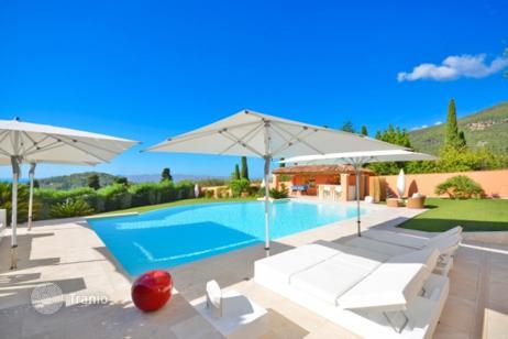 Cozy villa with a garden, a backyard, two pools, a relaxation area and terraces, Denia, Spain