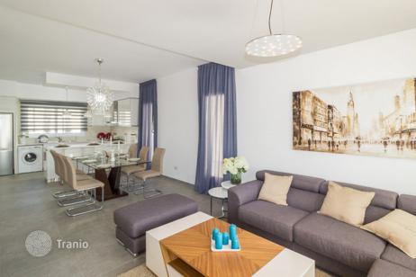 Beautiful apartment with two bedrooms and a balcony in a new residential complex, Chiswick, London, United Kingdom